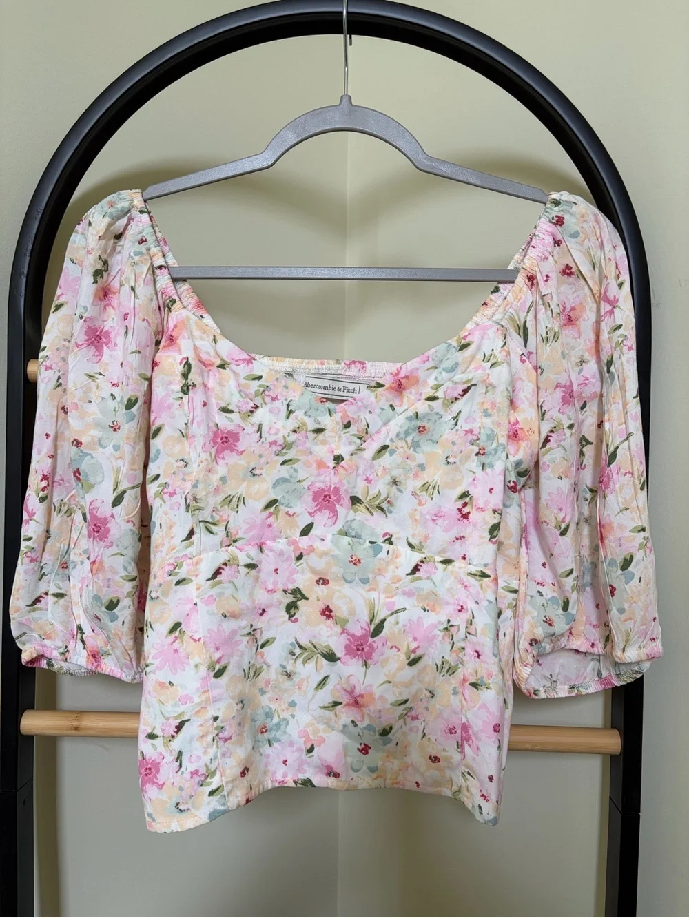 Abercrombie & Fitch pink pastel floral pattern  puff sleeves sweetheart top L